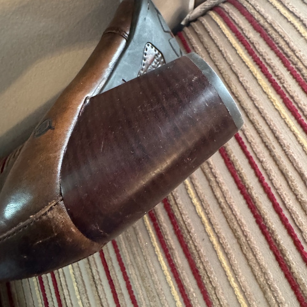 Born Brown Heeled Boots Classic Leather Design - Picture 3 of 9